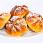 POALE-N BRAU CU BRANZA DULCE SI STAFIDE