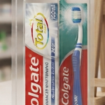 PROMO PASTA DINTI COLGATE 100ML + PERIUTA DINTI COLGATE